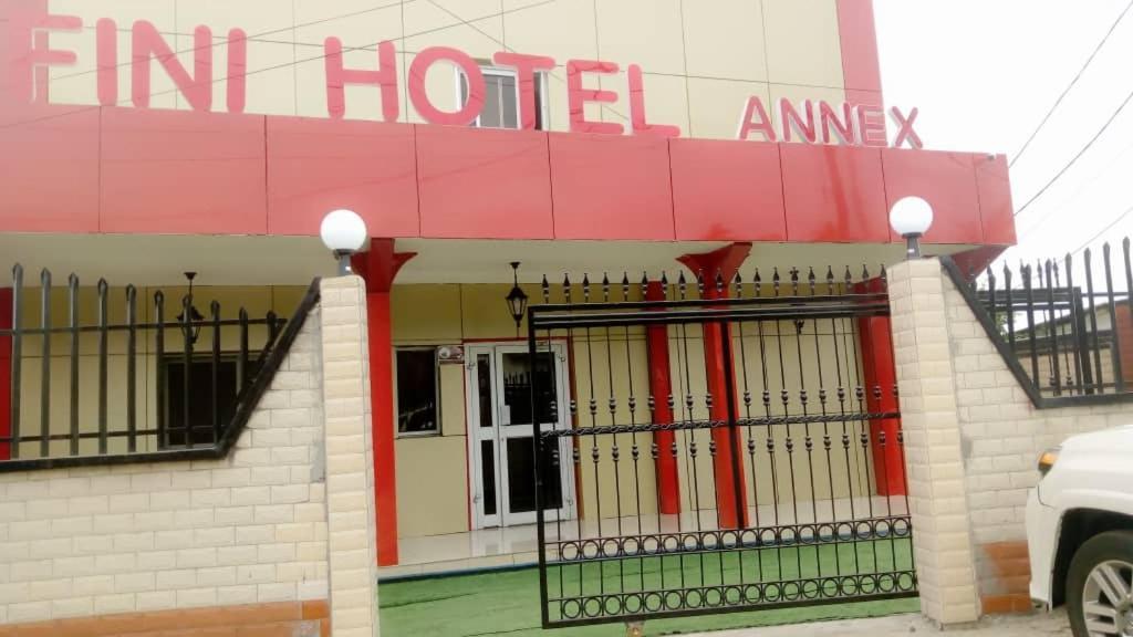 Fini Hotel Bobende Limbe Esterno foto