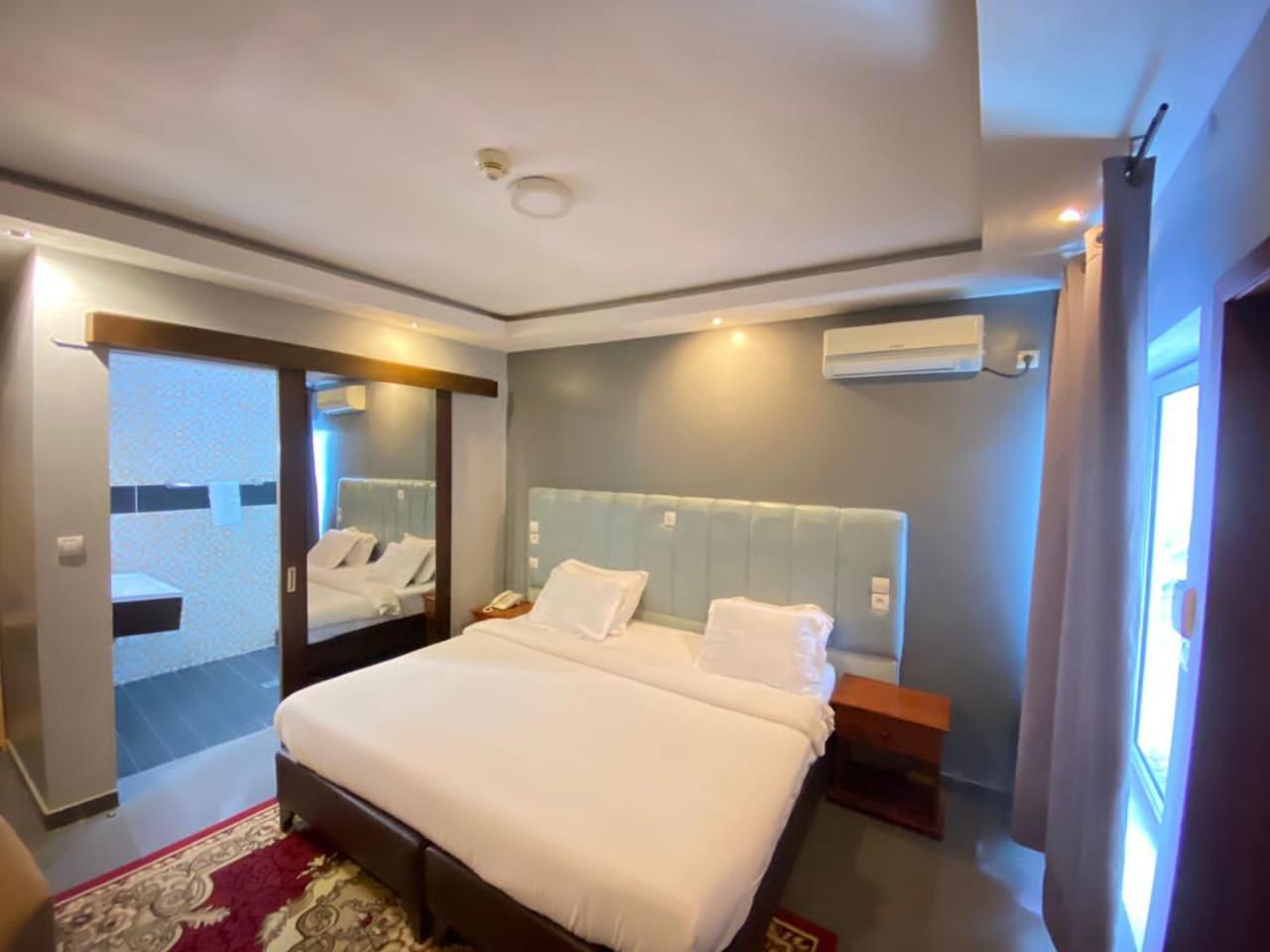 Fini Hotel Bobende Limbe Esterno foto