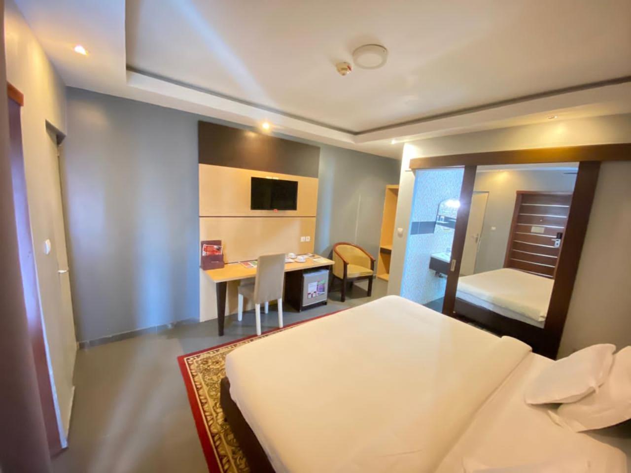 Fini Hotel Bobende Limbe Esterno foto