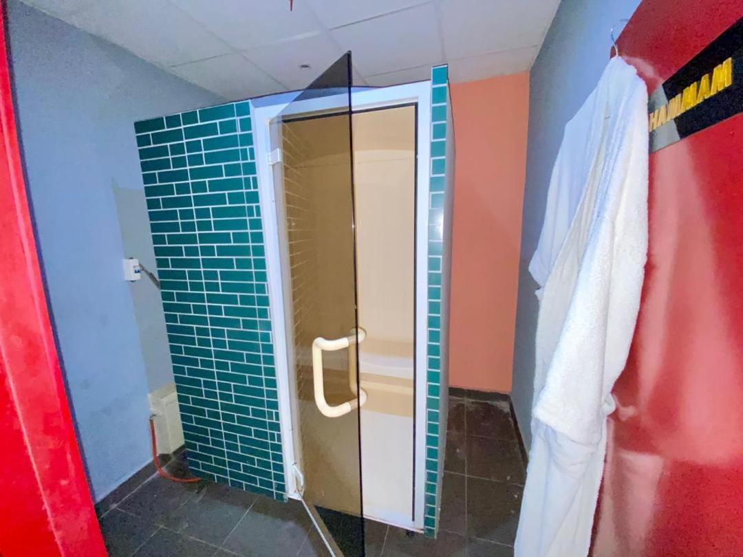Fini Hotel Bobende Limbe Esterno foto