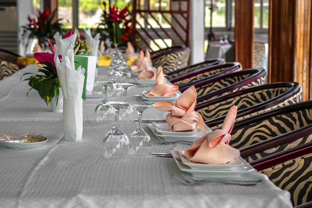 Fini Hotel Bobende Limbe Esterno foto