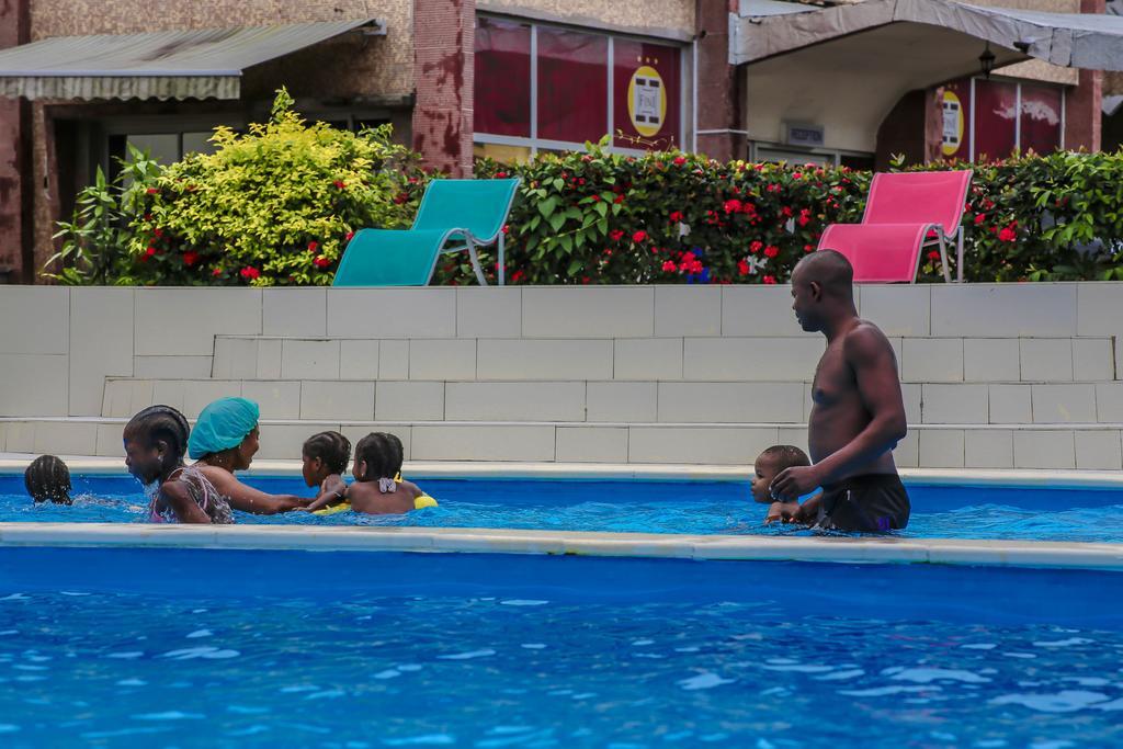 Fini Hotel Bobende Limbe Esterno foto
