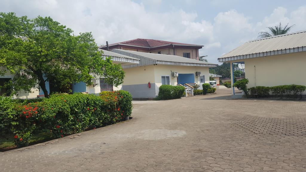Fini Hotel Bobende Limbe Esterno foto