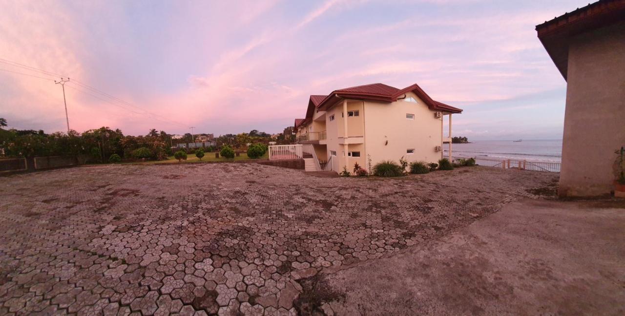 Fini Hotel Bobende Limbe Esterno foto