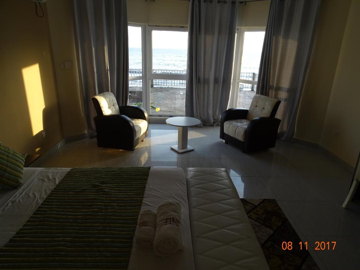 Fini Hotel Bobende Limbe Esterno foto