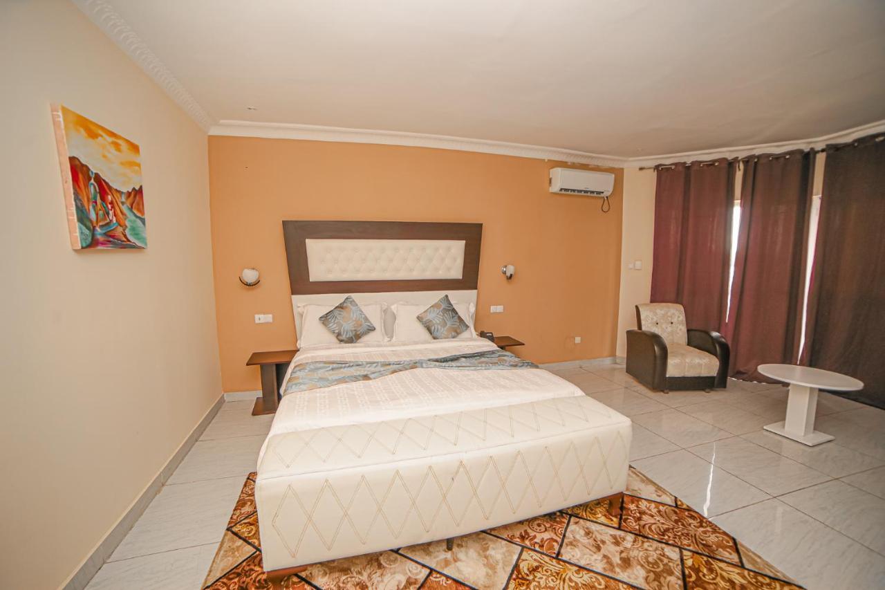 Fini Hotel Bobende Limbe Esterno foto