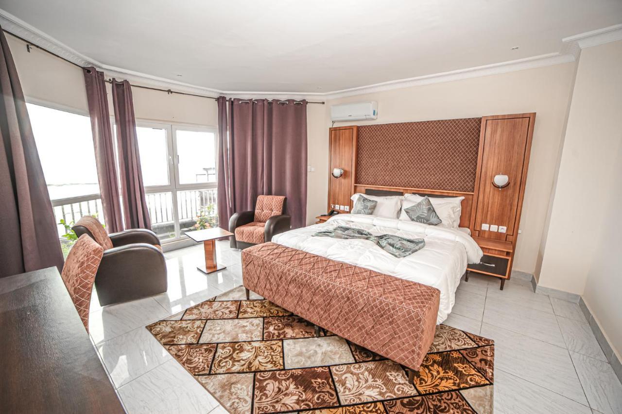 Fini Hotel Bobende Limbe Esterno foto